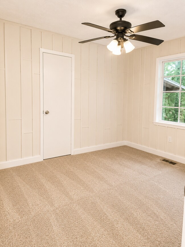 Building Photo - 3122 Oak Forest Dr