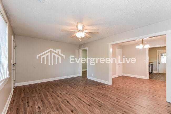 Building Photo - 5 Larkin Ct