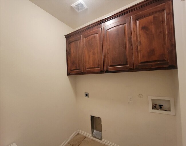 Building Photo - 621 Marybeth Dr