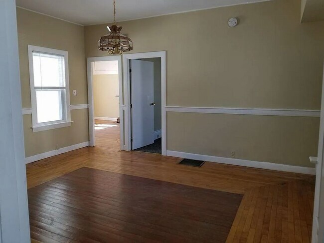 dining room 2 - 395 Maple St
