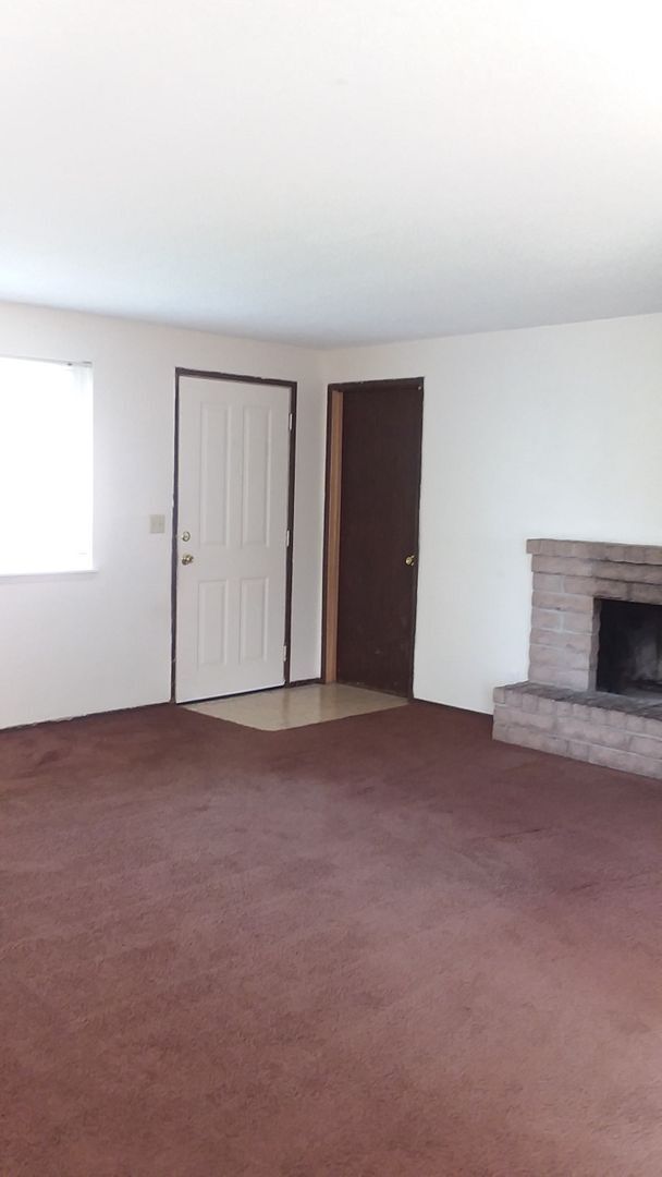 Building Photo - 461-463 S 49th Pl