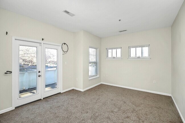 Building Photo - 526 N Davidson St