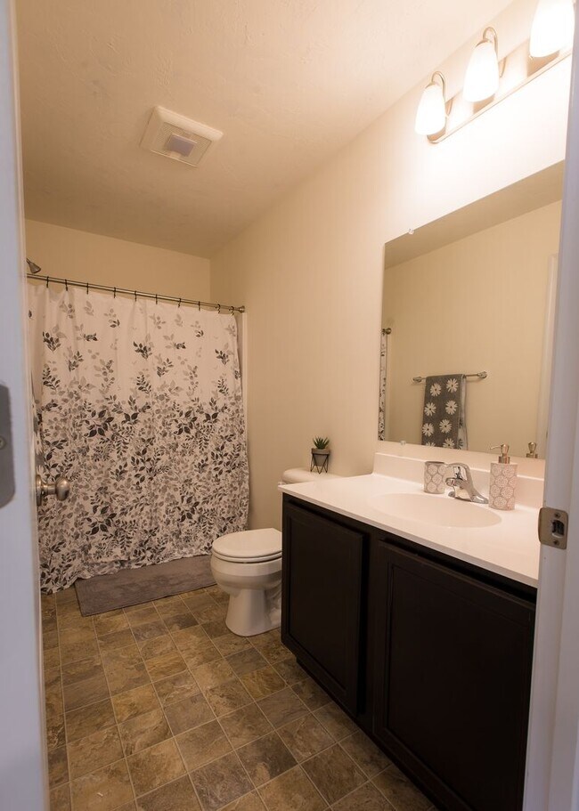 Building Photo - 3743 Castle Dr