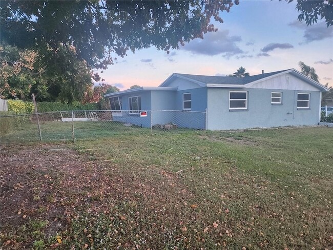 Building Photo - 7225 Deerfield Dr