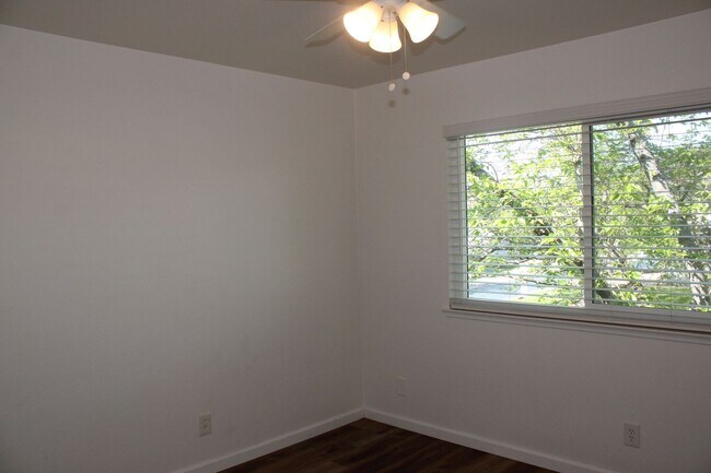 Building Photo - 233 Harding Blvd