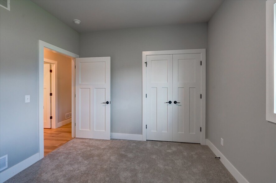 Building Photo - 1430 Palm Grass Way