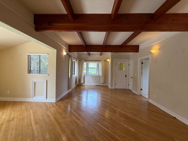 Building Photo - Fantastic Home in New Monterey Near DLI