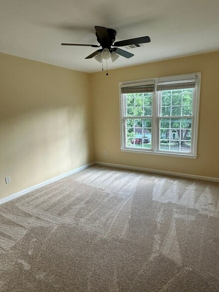 Building Photo - 420 White Rose Trce