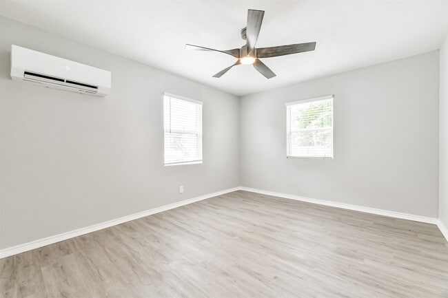 Building Photo - 812-838 38th St