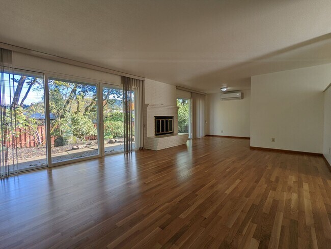 Building Photo - Great 3-Bedroom, 1.5-Bath Home In South Eugene!