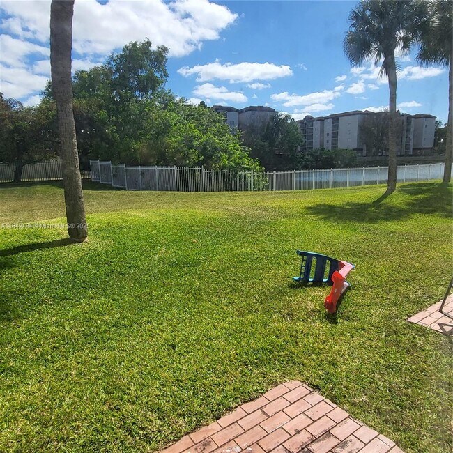 Building Photo - 7670 SW 152nd Ave