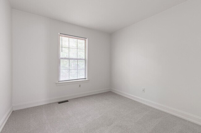 Building Photo - Stylishly Updated 4BR Home in Convenient Bear Location