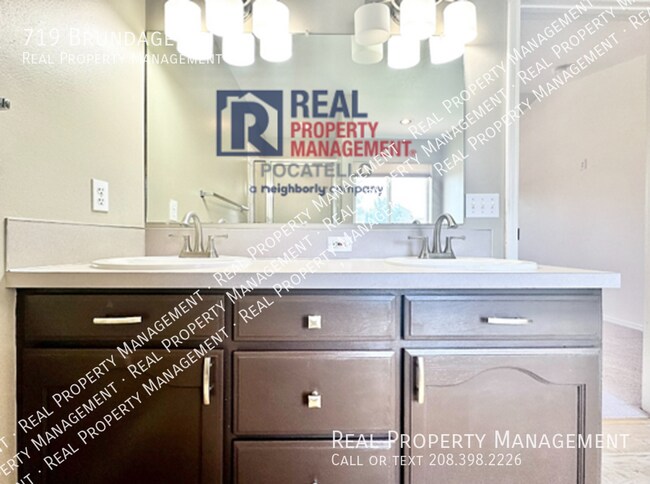 Building Photo - 719 Brundage St