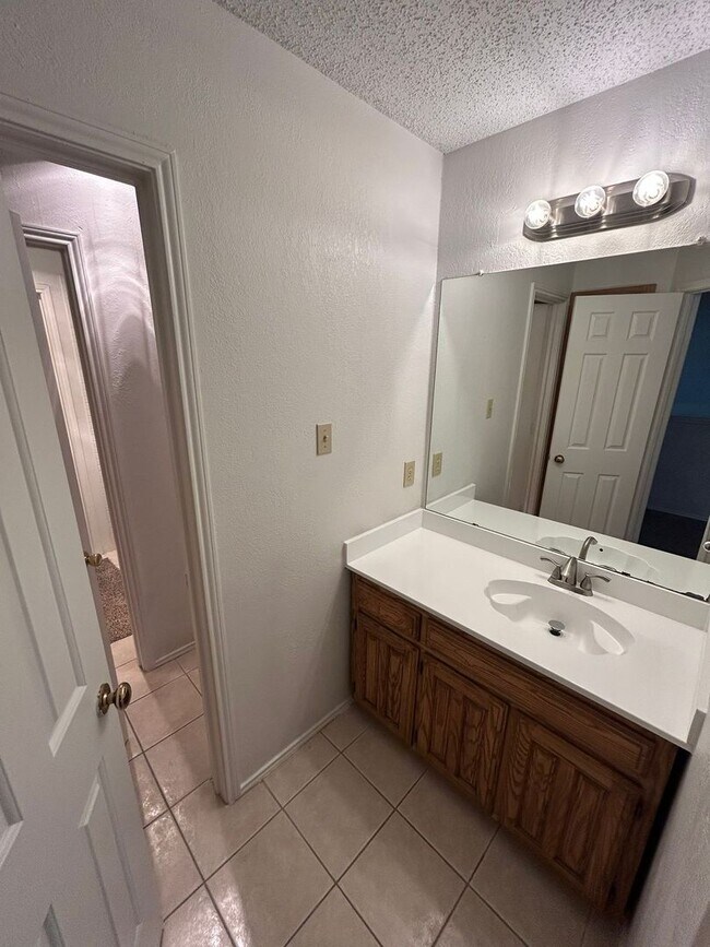Building Photo - 1305 White Lake Dr