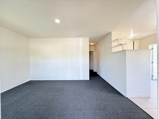 Building Photo - 530 58th St