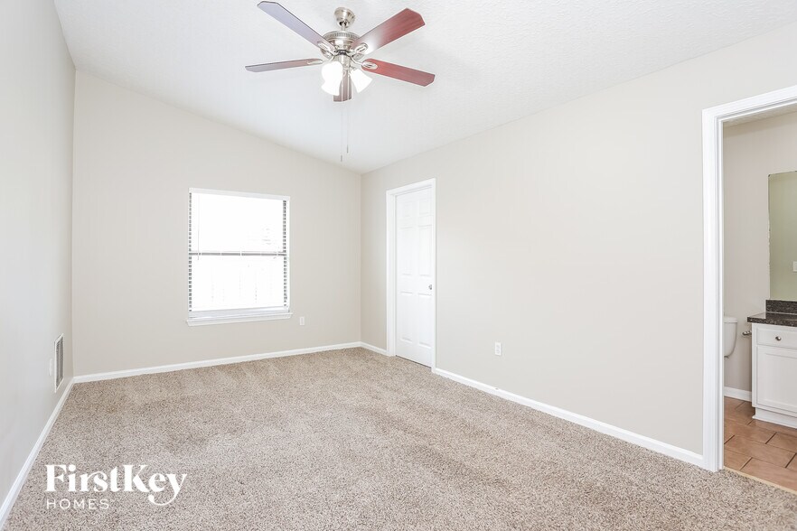 Building Photo - 8353 Longspur Ave