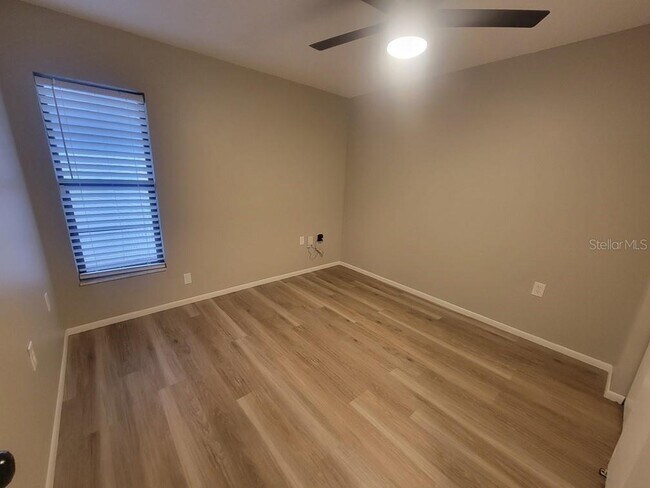 Building Photo - 1305 Calamondin Dr