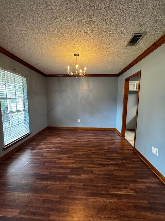 Building Photo - 1729 Tallwood Dr