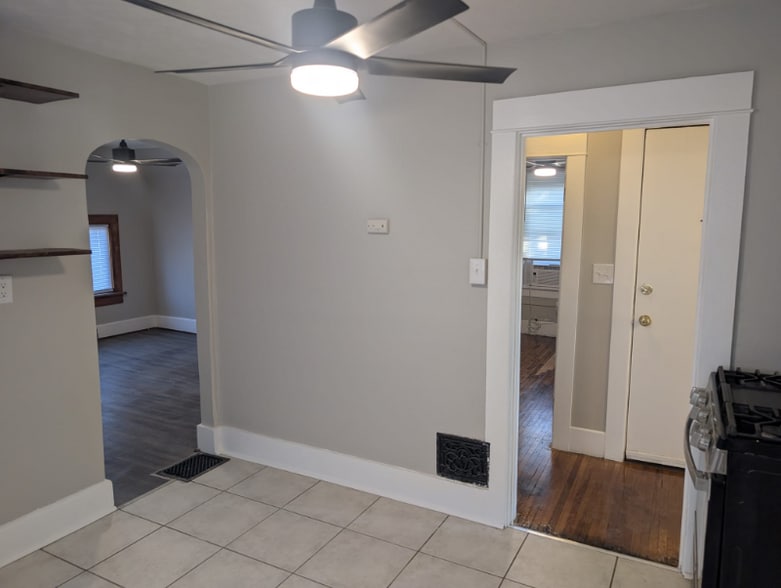 Building Photo - 3827 S 48th St