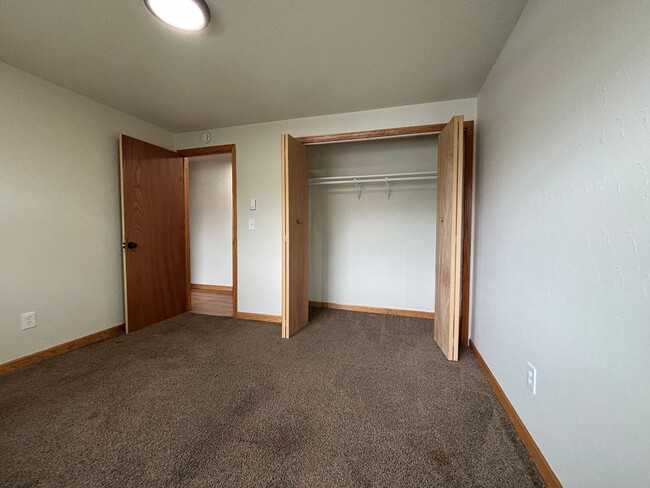 Building Photo - Regal Landing ||
