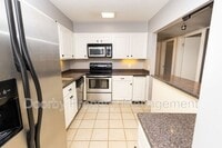 Building Photo - 568 River St