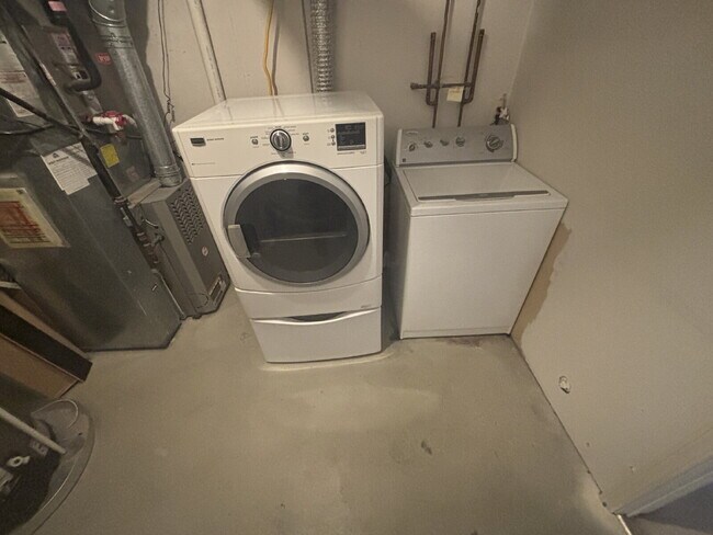 Building Photo - Beautiful 2-bedroom Condo