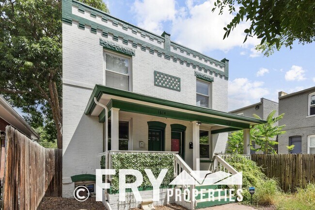 Building Photo - Classic Home in City Park West