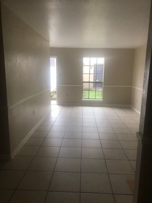 Building Photo - Gonzales area 2BR Units - $975-  March Mov...