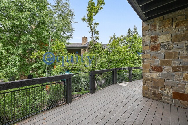 Building Photo - 8143 Courtyard Loop