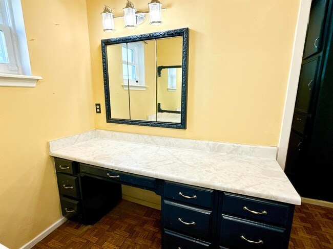 Building Photo - 405 Westmont Dr