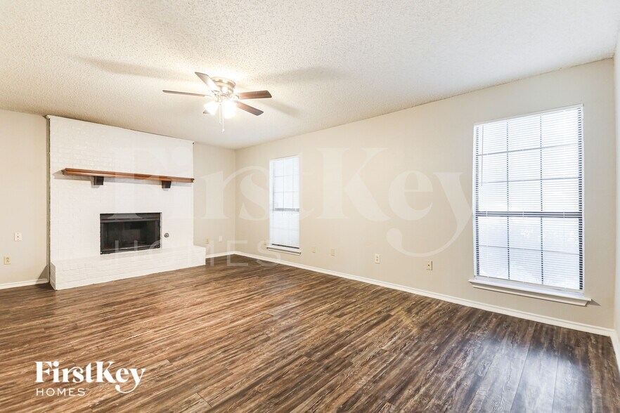 Building Photo - 1403 Bradford Pl