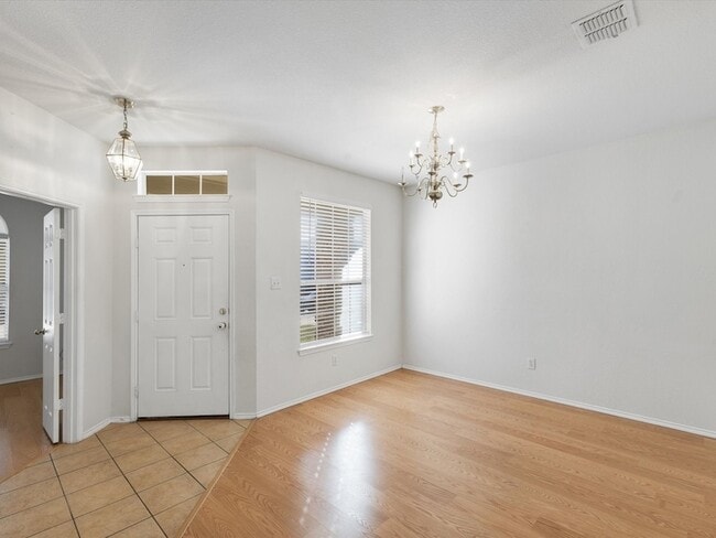 Building Photo - 548 Linacre Dr