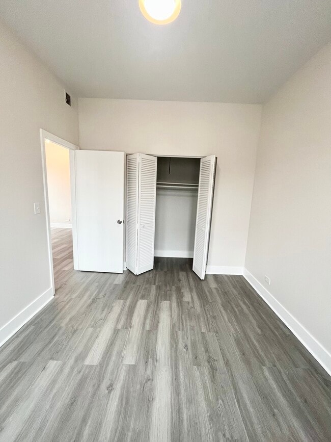 Building Photo - 2258 S Sacramento Ave