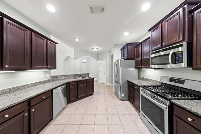 Building Photo - 208 Foxchase Way