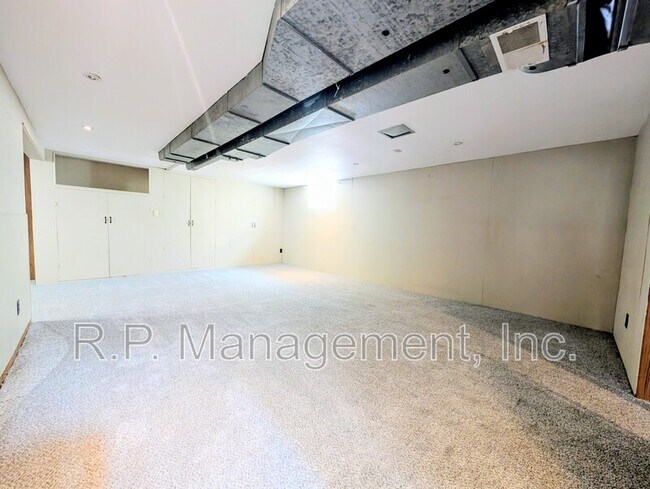 Building Photo - 5050 30th Ave S