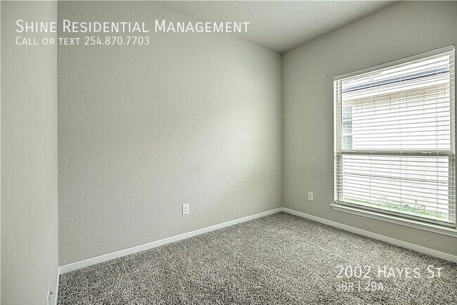 Building Photo - 2002 Hayes St