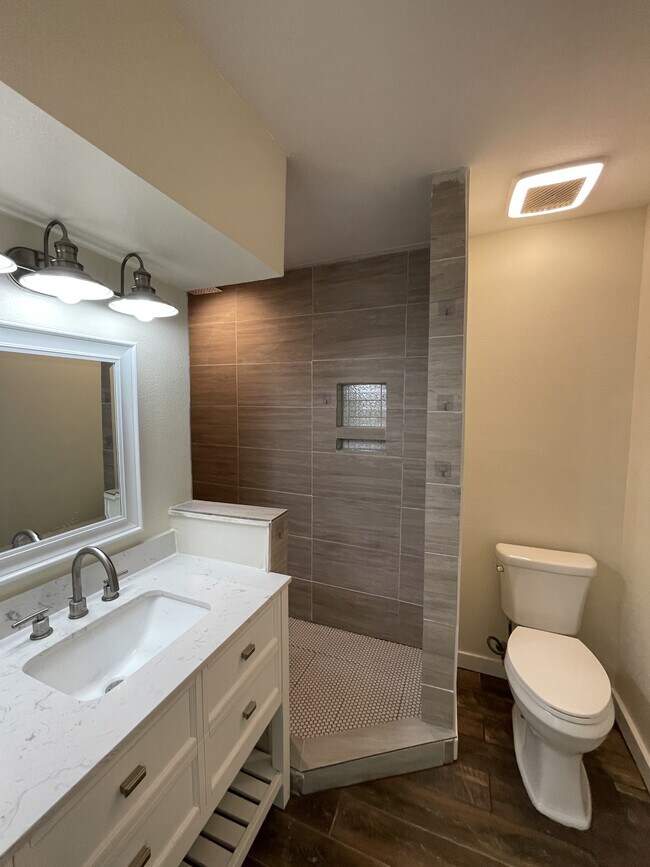 Building Photo - 226 Venice St