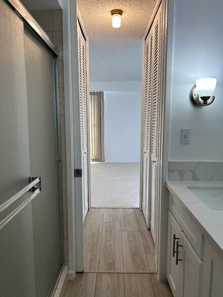 Hallway to bath w/two closets - 1655 Makaloa St