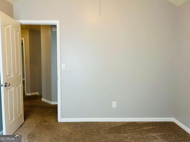 Building Photo - 5 Stony Oak Dr
