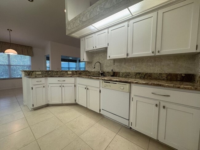 Building Photo - Charming 3-Bedroom Home in Broadmoor – Mov...