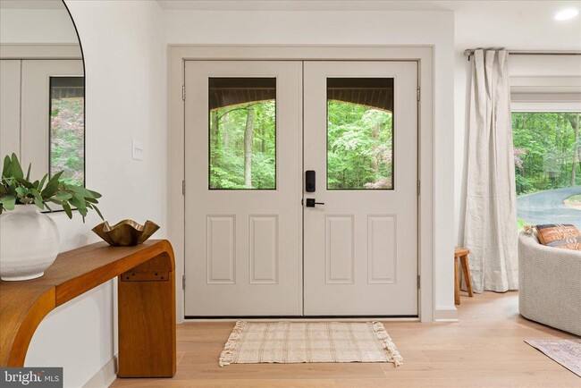 Building Photo - 4386 Lakewood Dr