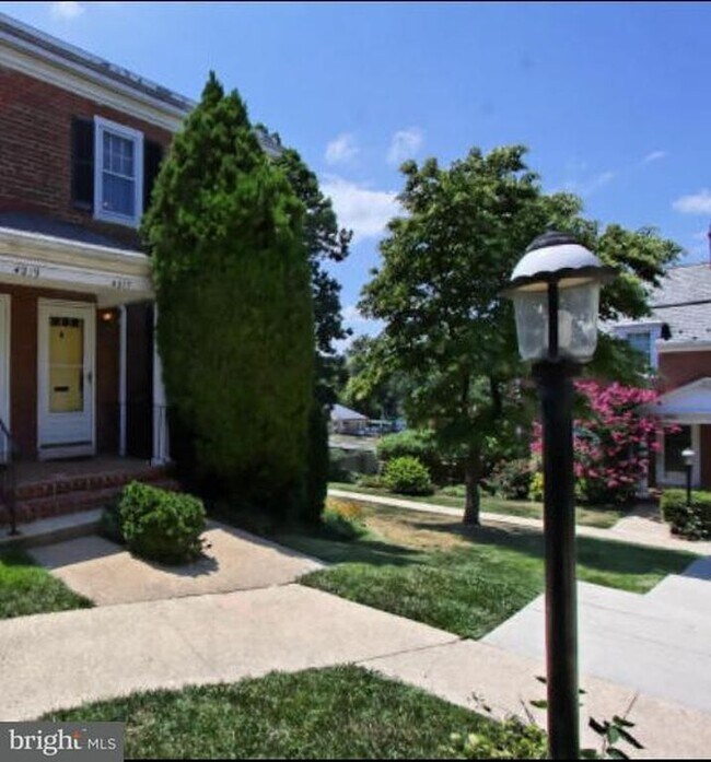 Building Photo - 4217 32nd Rd S