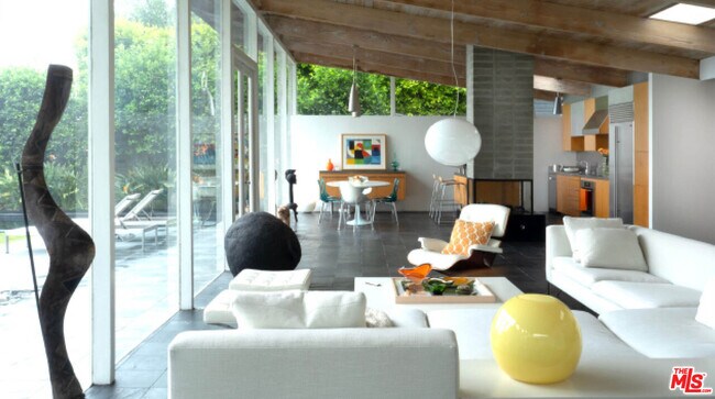 Building Photo - 15146 Mulholland Dr