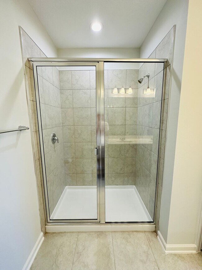 Building Photo - Spacious End Unit with Garage & Loft. Community features High End Amenities!