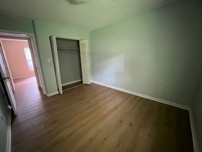 Building Photo - 203 Redbud Dr