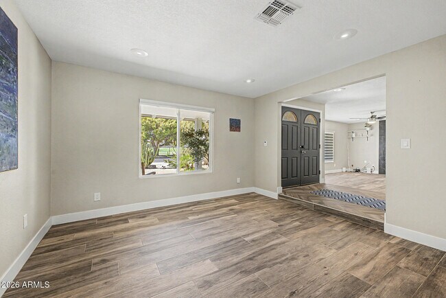 Building Photo - 5017 E Acoma Dr