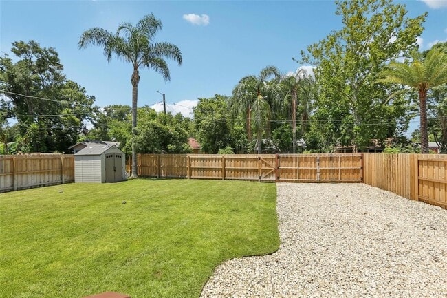 Building Photo - 712 E Caracas St