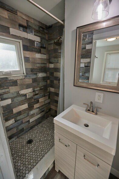 Bath - 2439 8th Ave N