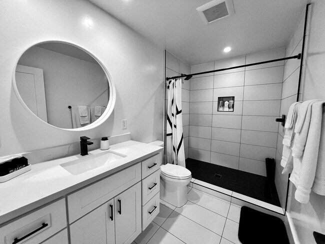 Building Photo - 4640 Montgomery Dr