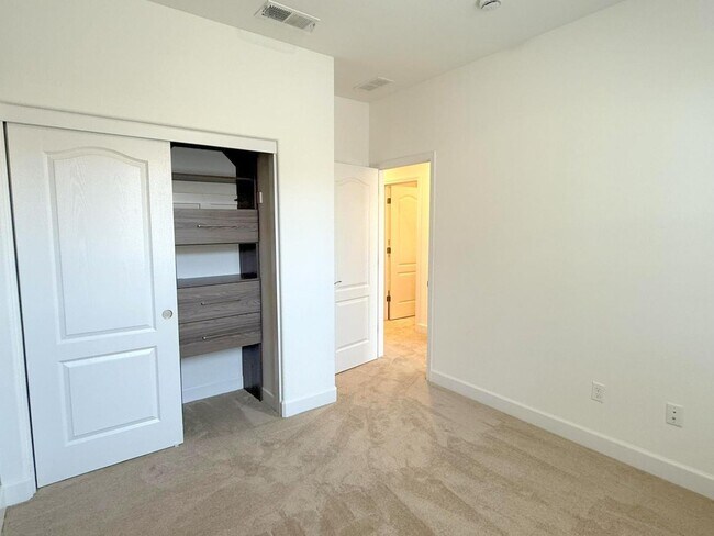Building Photo - NEW PRICE ! Modern & Luxurious Ryan Terrac...